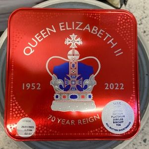 Commemorative Tin of Queen Elizabeth 70 year Reign